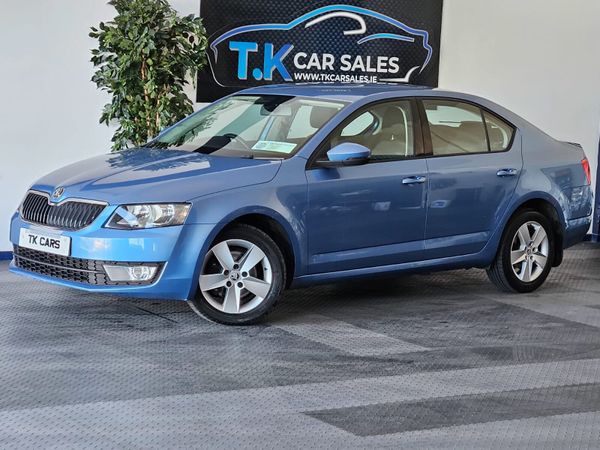 Skoda Octavia Hatchback, Diesel, 2013, Blue