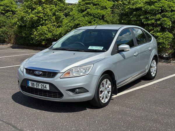 Ford Focus Hatchback, Petrol, 2009, Silver