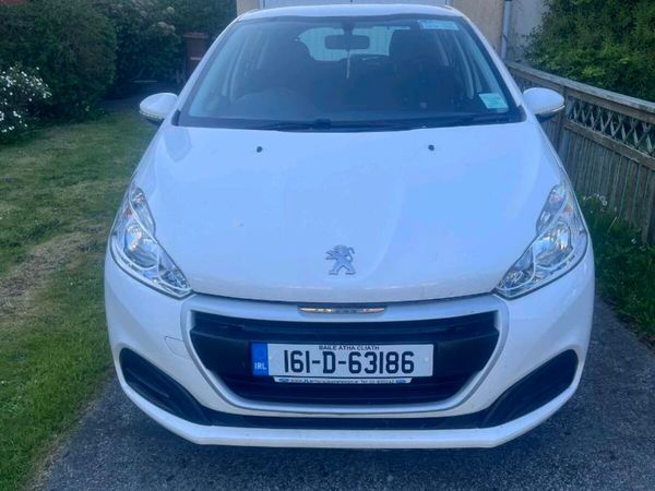 Peugeot 208 Hatchback, Petrol, 2016, White