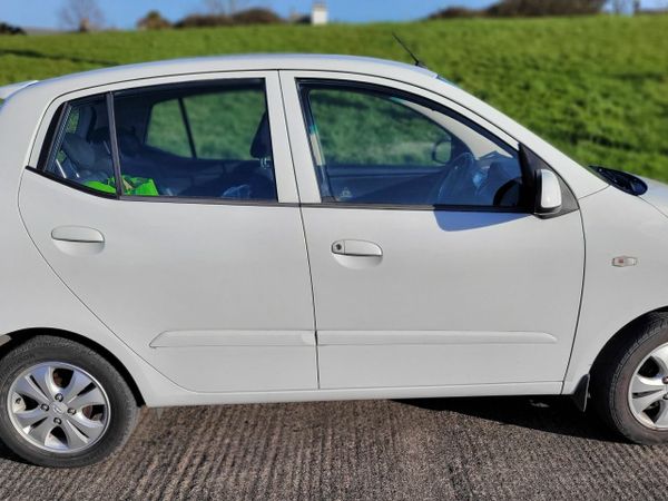 Hyundai i10 Hatchback, Petrol, 2013, White