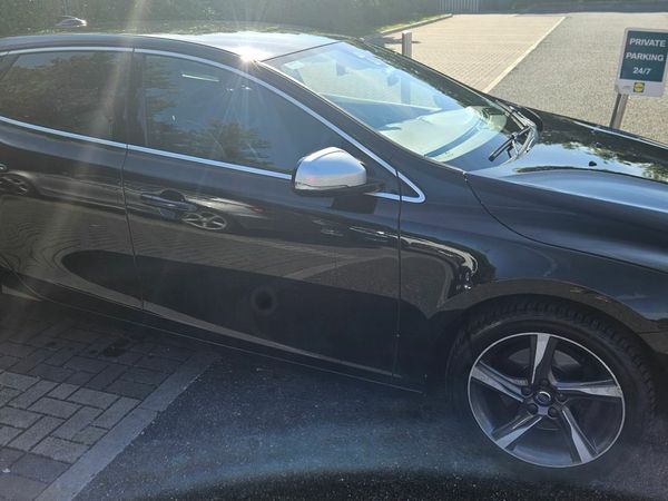 Volvo V40 Hatchback, Diesel, 2015, Black