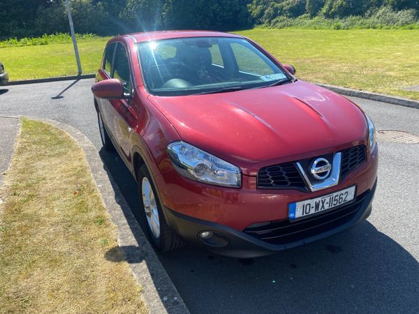 Nissan Qashqai Hatchback, Diesel, 2010, Red