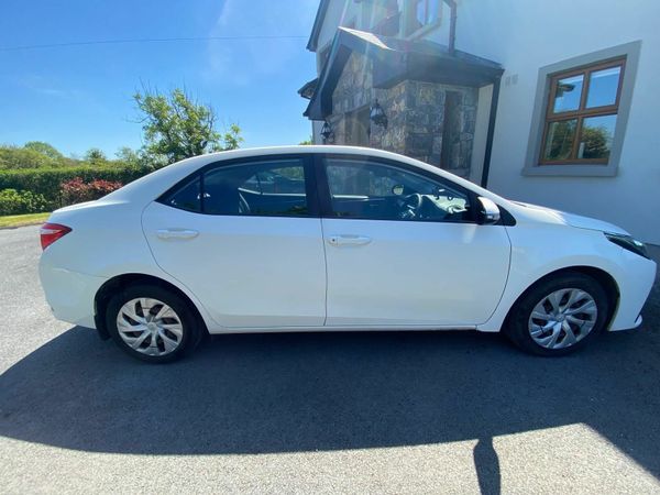 Toyota Corolla Saloon, Petrol, 2017, White