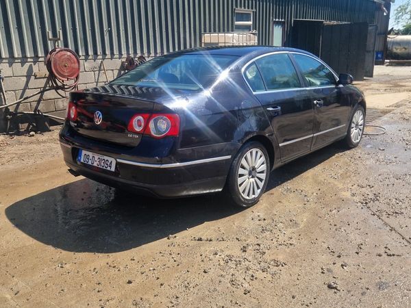 Volkswagen Passat Saloon, Diesel, 2009, Black