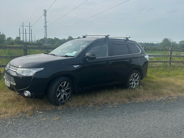 Mitsubishi Outlander SUV, Petrol Plug-in Hybrid, 2014, Black