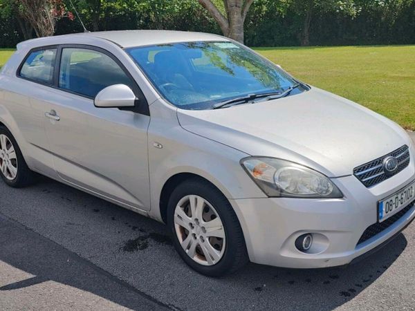 Kia Ceed Hatchback, Petrol, 2008, Silver
