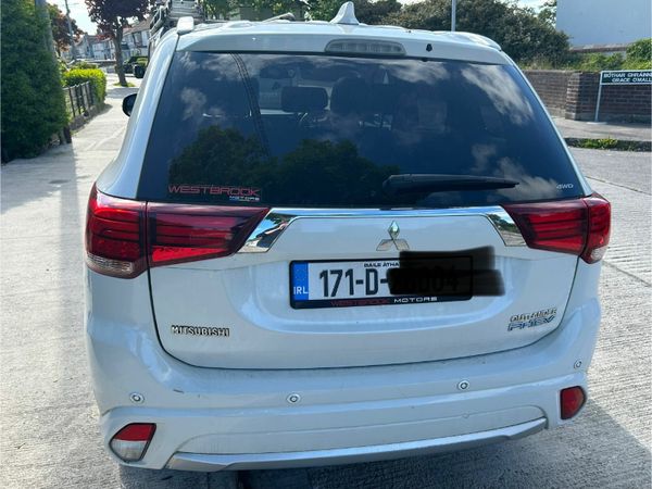 Mitsubishi Outlander SUV, Petrol, 2017, White