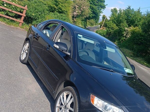 Volvo S40 Saloon, Diesel, 2010, Black