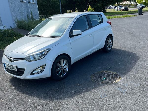 Hyundai i20 Hatchback, Diesel, 2013, White