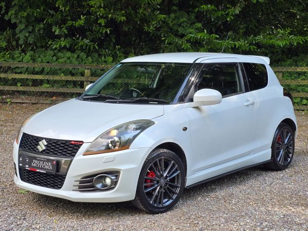 Suzuki Swift Hatchback, Petrol, 2015, White
