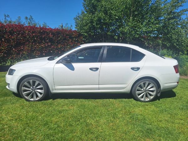 Skoda Octavia Saloon, Diesel, 2017, White