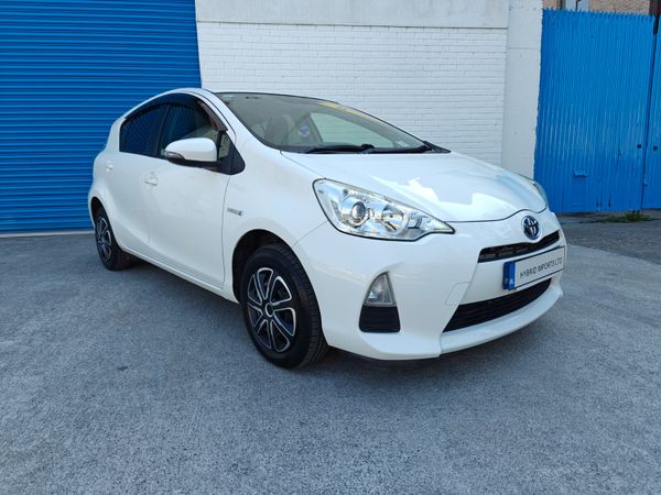 Toyota Aqua Hatchback, Petrol Hybrid, 2014, White