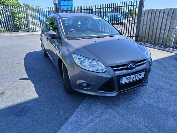 Ford Focus Hatchback, Petrol, 2014, Brown