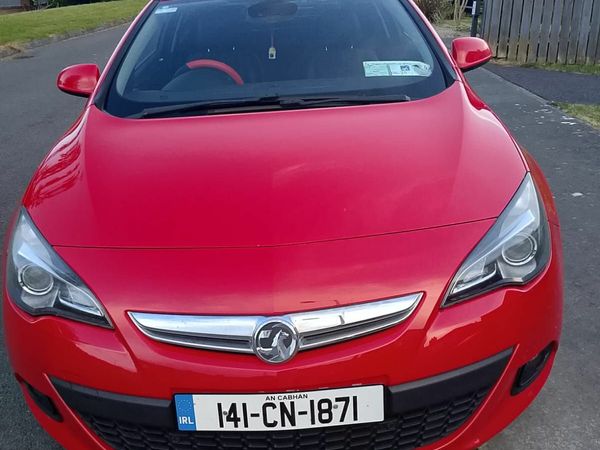 Vauxhall Astra Hatchback, Diesel, 2014, Red