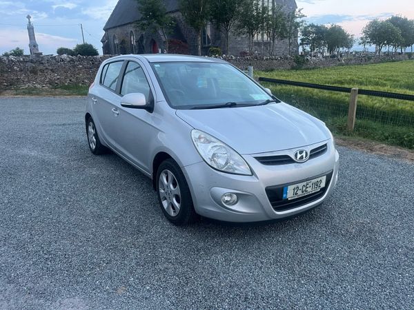 Hyundai i20 Hatchback, Petrol, 2012, Silver