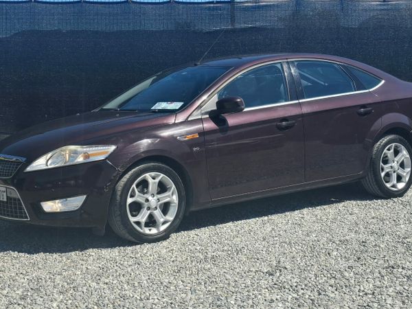 Ford Mondeo Hatchback, Petrol, 2009, Red