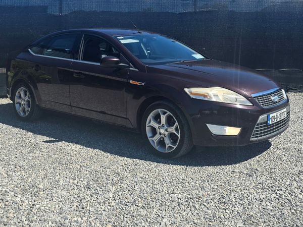Ford Mondeo Hatchback, Petrol, 2009, Red