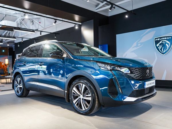 Peugeot 3008 MPV, Petrol, 2023, Blue