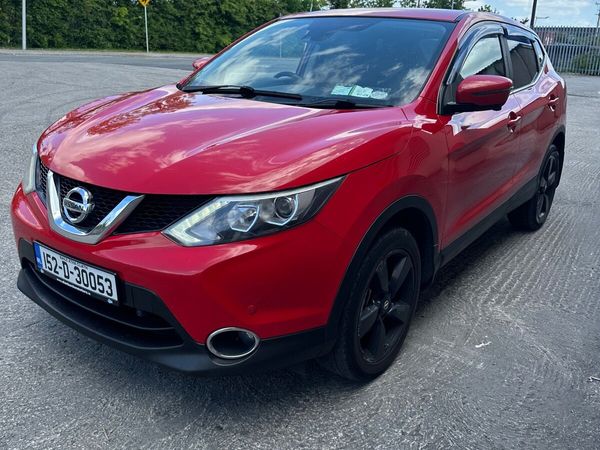 Nissan Qashqai Hatchback, Diesel, 2015, Red