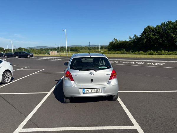 Toyota Yaris Hatchback, Petrol, 2009, Silver