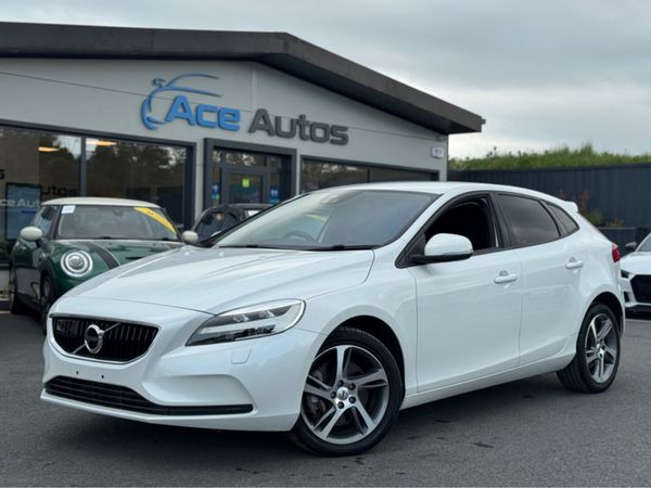 Volvo V40 Hatchback, Diesel, 2016, White