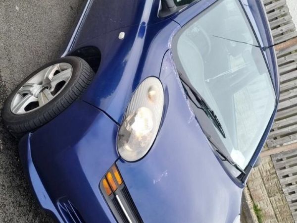 Nissan Micra Hatchback, Petrol, 2004, Blue
