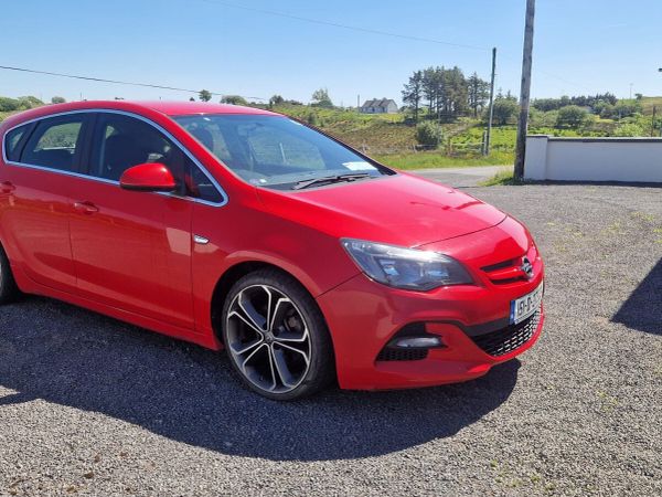 Opel Astra Hatchback, Diesel, 2015, Red