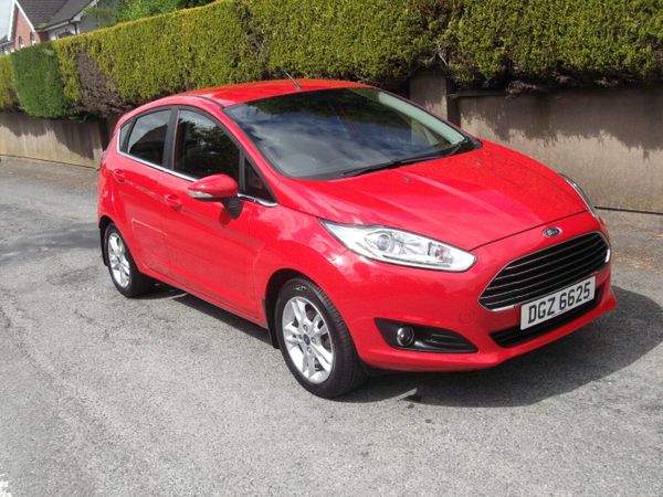 Ford Fiesta Hatchback, Petrol, 2016, Red