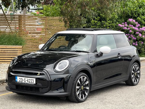 Mini Electric Hatchback, Electric, 2023, Black
