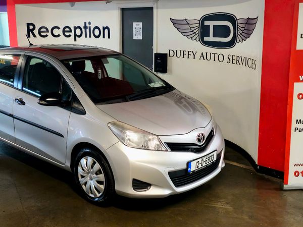 Toyota Yaris Hatchback, Petrol, 2012, Silver