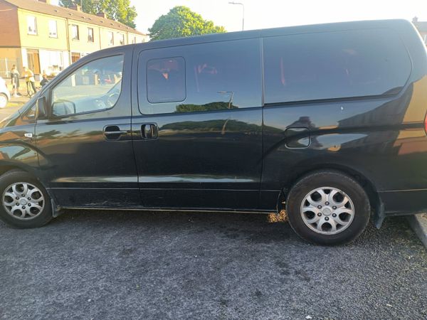 Hyundai Montana MPV, Diesel, 2010, Black