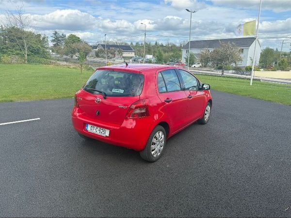 Toyota Yaris Hatchback, Petrol, 2007, Red
