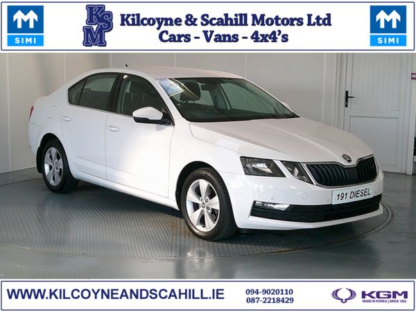 Skoda Octavia Hatchback, Diesel, 2019, White