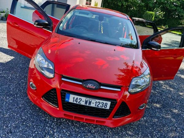Ford Focus Hatchback, Diesel, 2014, Red