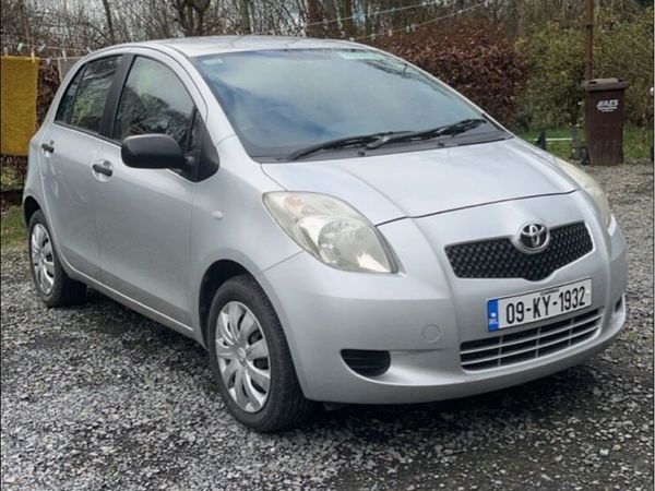 Toyota Yaris Hatchback, Petrol, 2009, Silver