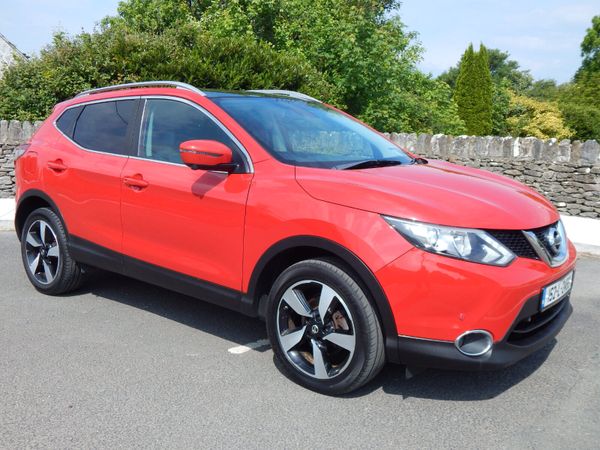 Nissan Qashqai Hatchback, Diesel, 2015, Red
