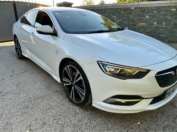 Vauxhall Insignia Hatchback, Diesel, 2018, White