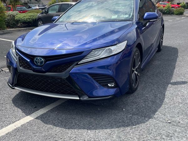 Toyota Camry Saloon, Petrol Hybrid, 2020, Purple