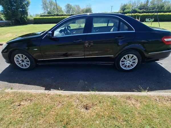 Mercedes-Benz E-Class Saloon, Diesel, 2010, Black