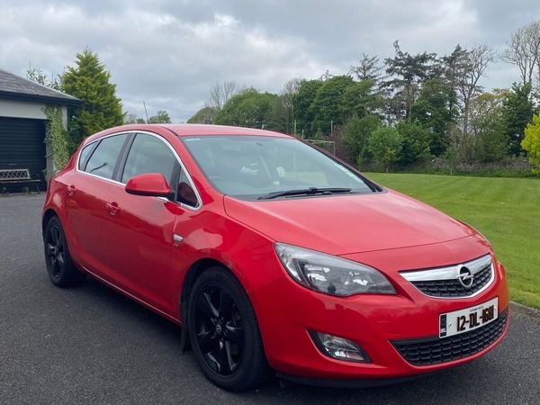 Opel Astra MPV, Diesel, 2012, Red
