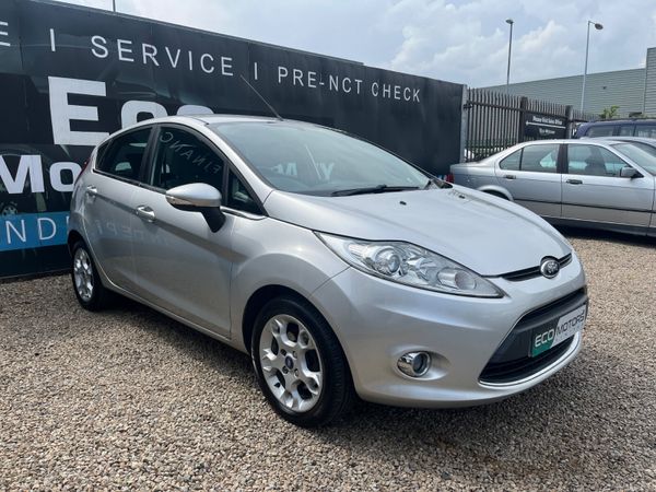 Ford Fiesta Hatchback, Petrol, 2012, Silver