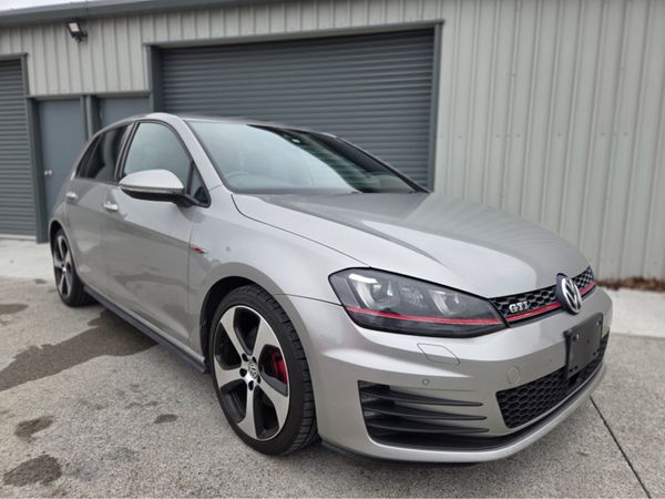 Volkswagen Golf Hatchback, Petrol, 2015, Silver