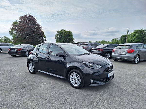 Toyota Yaris Hatchback, Petrol Hybrid, 2021, Black