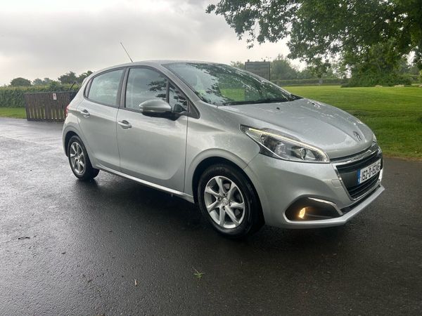 Peugeot 208 Hatchback, Petrol, 2015, Grey