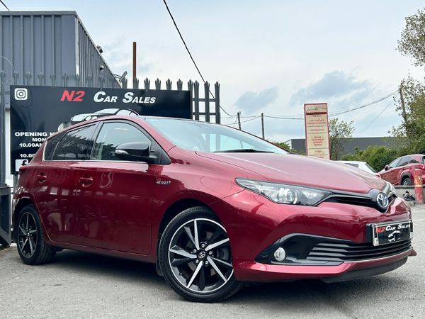Toyota Auris MPV, Petrol Hybrid, 2018, Red
