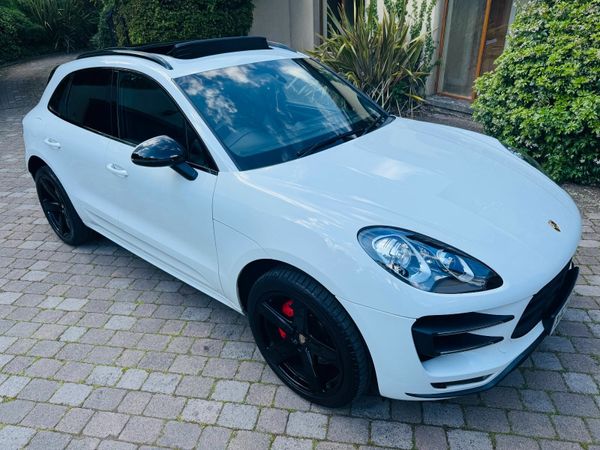 Porsche Macan SUV, Petrol, 2017, Red