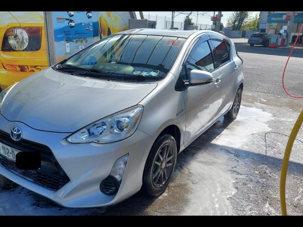 Toyota Aqua Hatchback, Petrol Hybrid, 2016, Silver