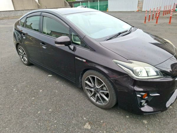 Toyota Prius Hatchback, Petrol Hybrid, 2015, Purple