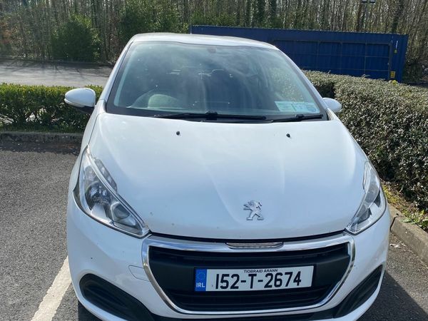 Peugeot 208 Hatchback, Petrol, 2015, White