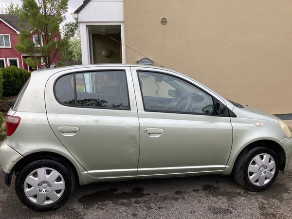 Toyota Yaris Hatchback, Petrol, 2002, Green